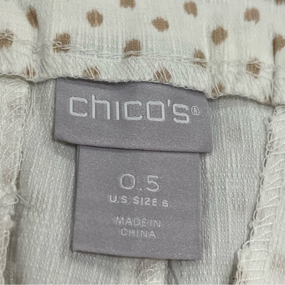 NWT $80 Chico’s So Slimming Bridgette Ikat Dot Capri White/Neutral Size 0.5/6 - Picture 10 of 15